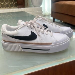 Nike women’s court legacy lift. Size 10. Platform